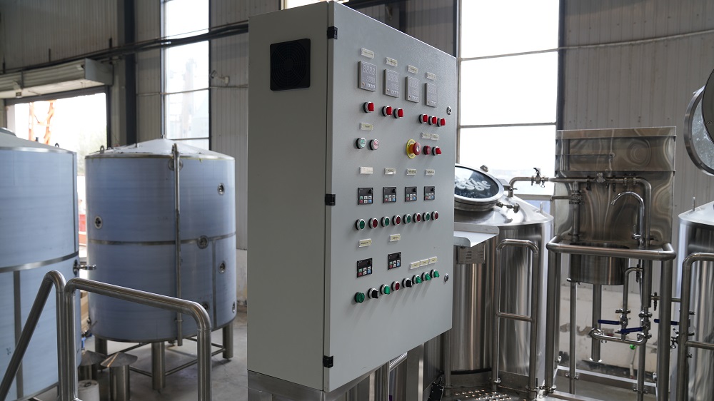 天泰精釀<a href=http://www.zgvsh.cn/ target=_blank class=infotextkey>啤酒設(shè)備</a>PID釀造控制柜