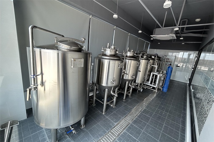 精釀<a href=http://www.zgvsh.cn/ target=_blank class=infotextkey>啤酒設(shè)備</a>-山東天泰啤酒設(shè)備