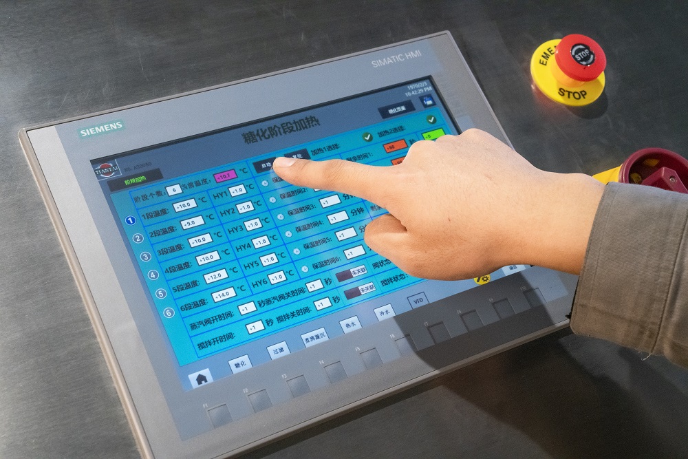 啤酒釀造中的PID與PLC控制：哪種系統(tǒng)適合您的啤酒設(shè)備？